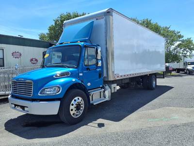 Freightliner M2 106 28 ft Box Truck - 260HP, 6 Speed Automatic, Roll up Door