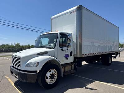 Freightliner M2 106 26 ft Box Truck - 240HP, 6 Speed Automatic, Roll up Door, Liftgate