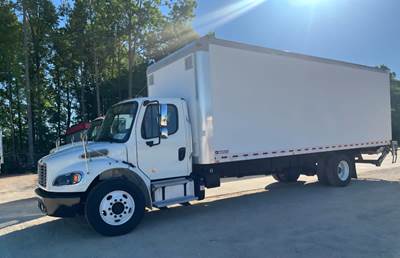 Freightliner M2 106 26 ft Box Truck - 240HP, 6 Speed Automatic, Roll up Door, Liftgate