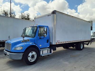 Freightliner M2 106 26 ft Box Truck - 220HP, 6 Speed Automatic, Roll up Door, Liftgate