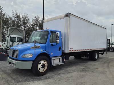 Freightliner M2 106 26 ft Box Truck - 220HP, 6 Speed Automatic, Roll up Door, Liftgate