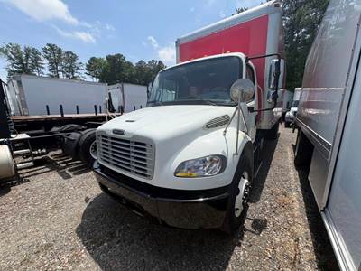 Freightliner M2 106 26 ft Box Truck - 240HP, 6 Speed Automatic, Roll up Door, Liftgate