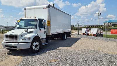Freightliner M2 106 26 ft Box Truck - 240HP, 6 Speed Automatic, Roll up Door, Liftgate