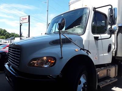 Freightliner M2 106 26 ft Box Truck - 260HP, 6 Speed Automatic, Roll up Door, Liftgate