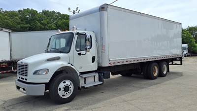 Freightliner M2 106 28 ft Box Truck - 270HP, 6 Speed Automatic, Roll up Door