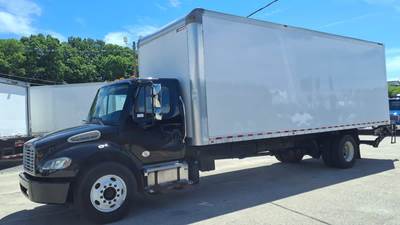Freightliner M2 106 26 ft Box Truck - 240HP, 6 Speed Automatic, Roll up Door, Liftgate