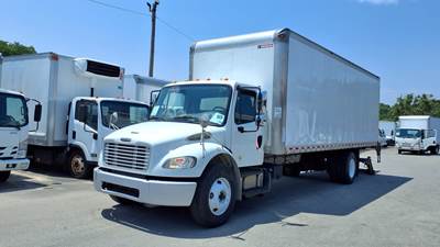 Freightliner M2 106 26 ft Box Truck - 240HP, 6 Speed Automatic, Roll up Door, Liftgate
