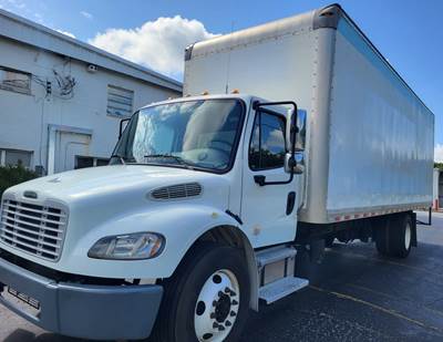 Freightliner M2 106 26 ft Box Truck - 230HP, 6 Speed Automatic, Roll up Door
