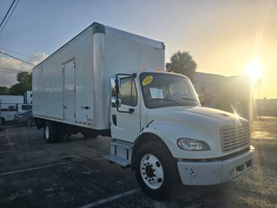 Freightliner M2 106 26 ft Box Truck - 240HP, 6 Speed Automatic, Roll up Door, Liftgate