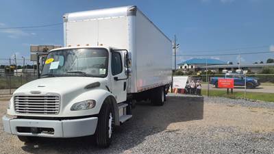 Freightliner M2 106 26 ft Box Truck - 240HP, 6 Speed Automatic, Roll up Door, Liftgate