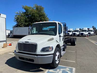 Freightliner M2 106 Box Truck - 240HP, 6 Speed Automatic