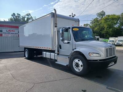 Freightliner M2 106 22 ft Box Truck - 280HP, 5 Speed Automatic, Roll up Door