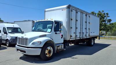 Freightliner M2 106 26 ft Box Truck - 280HP, 6 Speed Manual, Roll up Door, Liftgate