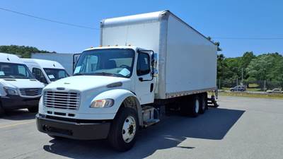 Freightliner M2 106 26 ft Box Truck - 270HP, 6 Speed Automatic, Roll up Door, Liftgate
