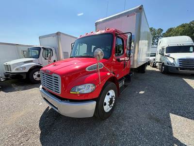Freightliner M2 106 26 ft Box Truck - 240HP, 6 Speed Automatic, Roll up Door, Liftgate