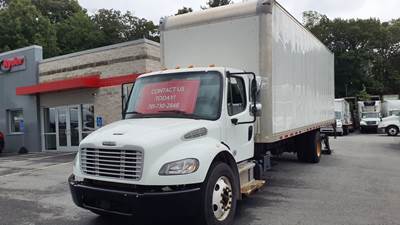 Freightliner M2 106 26 ft Box Truck - 240HP, 9 Speed Automatic, Roll up Door, Liftgate
