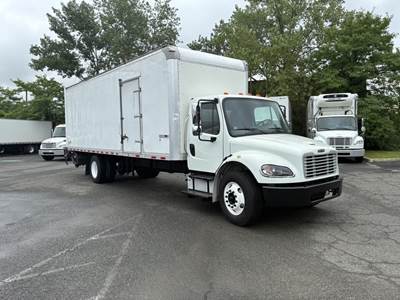 Freightliner M2 106 26 ft Box Truck - 240HP, 9 Speed Automatic, Roll up Door, Liftgate
