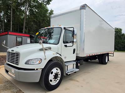 Freightliner M2 106 26 ft Box Truck - 230HP, 6 Speed Automatic, Roll up Door