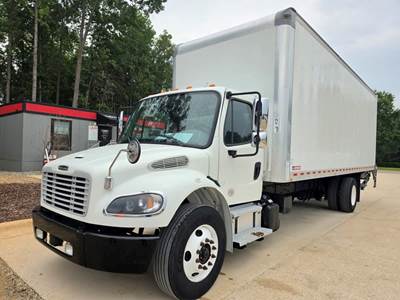 Freightliner M2 106 26 ft Box Truck - 240HP, 6 Speed Automatic, Roll up Door, Liftgate