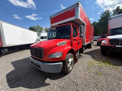 Freightliner M2 106 24 ft Box Truck - 240HP, 6 Speed Automatic, Roll up Door, Liftgate