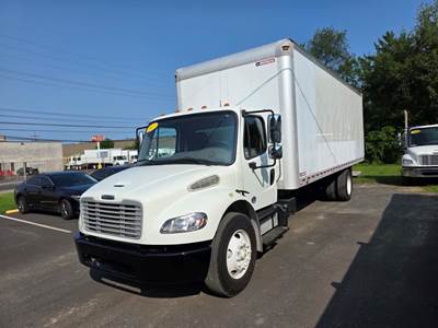 Freightliner M2 106 26 ft Box Truck - 260HP, 9 Speed Automatic, Roll up Door, Liftgate