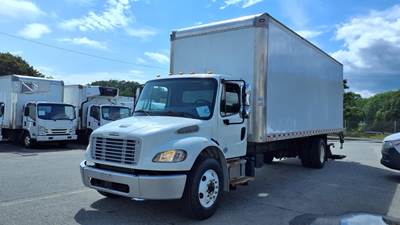 Freightliner M2 106 26 ft Box Truck - 240HP, 6 Speed Automatic, Roll up Door, Liftgate