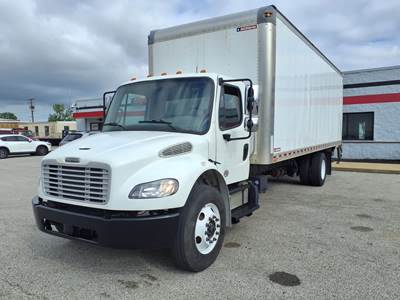 Freightliner M2 106 26 ft Box Truck - 240HP, 6 Speed Automatic, Roll up Door, Liftgate