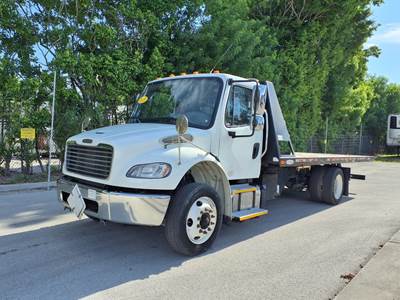 Freightliner M2 106 21 ft Box Truck - 240HP, 6 Speed Automatic