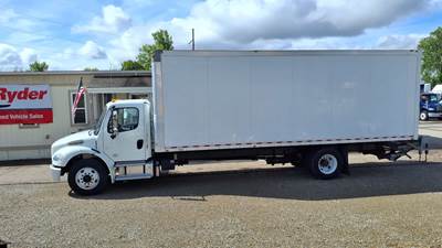 Freightliner M2 106 26 ft Box Truck - 230HP, 6 Speed Automatic, Roll up Door, Liftgate
