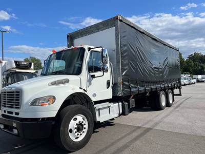 Freightliner M2 106 26 ft Box Truck - 330HP, 6 Speed Automatic, Roll up Door