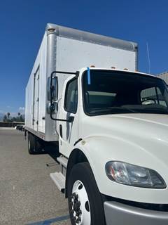 Freightliner M2 106 26 ft Box Truck - 240HP, 9 Speed Automatic, Roll up Door, Liftgate