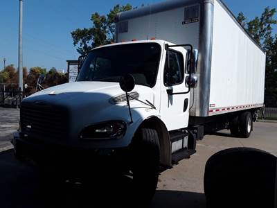 Freightliner M2 106 26 ft Box Truck - 240HP, 6 Speed Automatic, Roll up Door, Liftgate