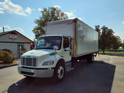 Freightliner M2 106 26 ft Box Truck - 240HP, 6 Speed Automatic, Roll up Door, Liftgate