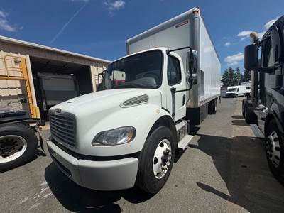 Freightliner M2 106 26 ft Box Truck - 280HP, 6 Speed Automatic, Roll up Door, Liftgate