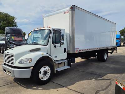 Freightliner M2 106 26 ft Box Truck - 240HP, 6 Speed Automatic, Roll up Door, Liftgate