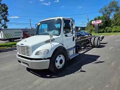 Freightliner M2 106 Box Truck - 240HP, 9 Speed Automatic, Liftgate