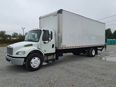 Freightliner M2 106 26 ft Box Truck - 240HP, 6 Speed Automatic, Roll up Door, Liftgate