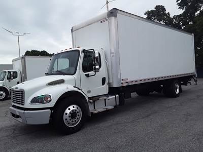 Freightliner M2 106 26 ft Box Truck - 240HP, 6 Speed Automatic, Roll up Door, Liftgate