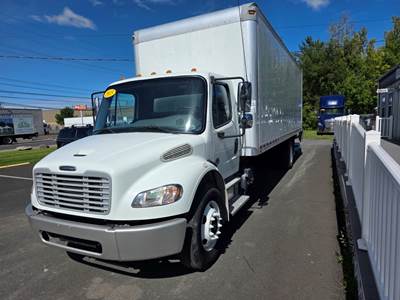 Freightliner M2 106 26 ft Box Truck - 240HP, 5 Speed Automatic, Roll up Door, Liftgate