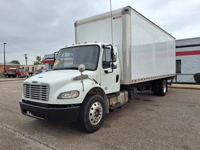 Freightliner M2 106 26 ft Box Truck - 250HP, 6 Speed Automatic, Roll up Door, Liftgate