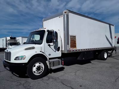 Freightliner M2 106 26 ft Box Truck - 280HP, 6 Speed Automatic, Roll up Door, Liftgate