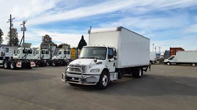 Freightliner M2 106 26 ft Box Truck - 240HP, 6 Speed Automatic, Roll up Door, Liftgate