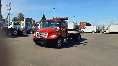Freightliner M2 106 22 ft Box Truck - 300HP, 6 Speed Automatic