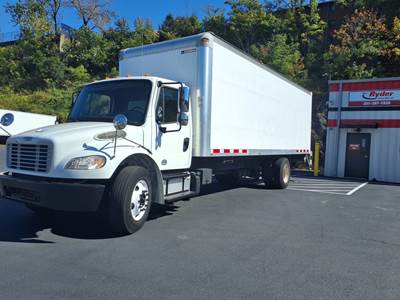 Freightliner M2 106 26 ft Box Truck - 240HP, 9 Speed Automatic, Roll up Door, Liftgate