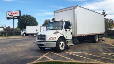 Freightliner M2 106 26 ft Box Truck - 240HP, 6 Speed Automatic, Roll up Door, Liftgate