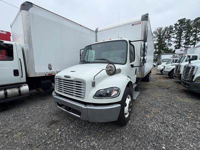 Freightliner M2 106 26 ft Box Truck - 240HP, 6 Speed Automatic, Roll up Door