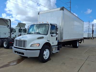 Freightliner M2 106 26 ft Box Truck - 240HP, 6 Speed Automatic, Roll up Door, Liftgate