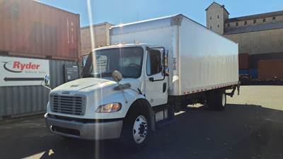 Freightliner M2 106 26 ft Box Truck - 240HP, 6 Speed Automatic, Roll up Door, Liftgate