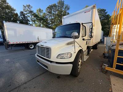 Freightliner M2 106 26 ft Box Truck - 260HP, 5 Speed Automatic, Roll up Door, Liftgate