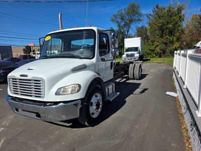 Freightliner M2 106 Box Truck - 240HP, 9 Speed Automatic